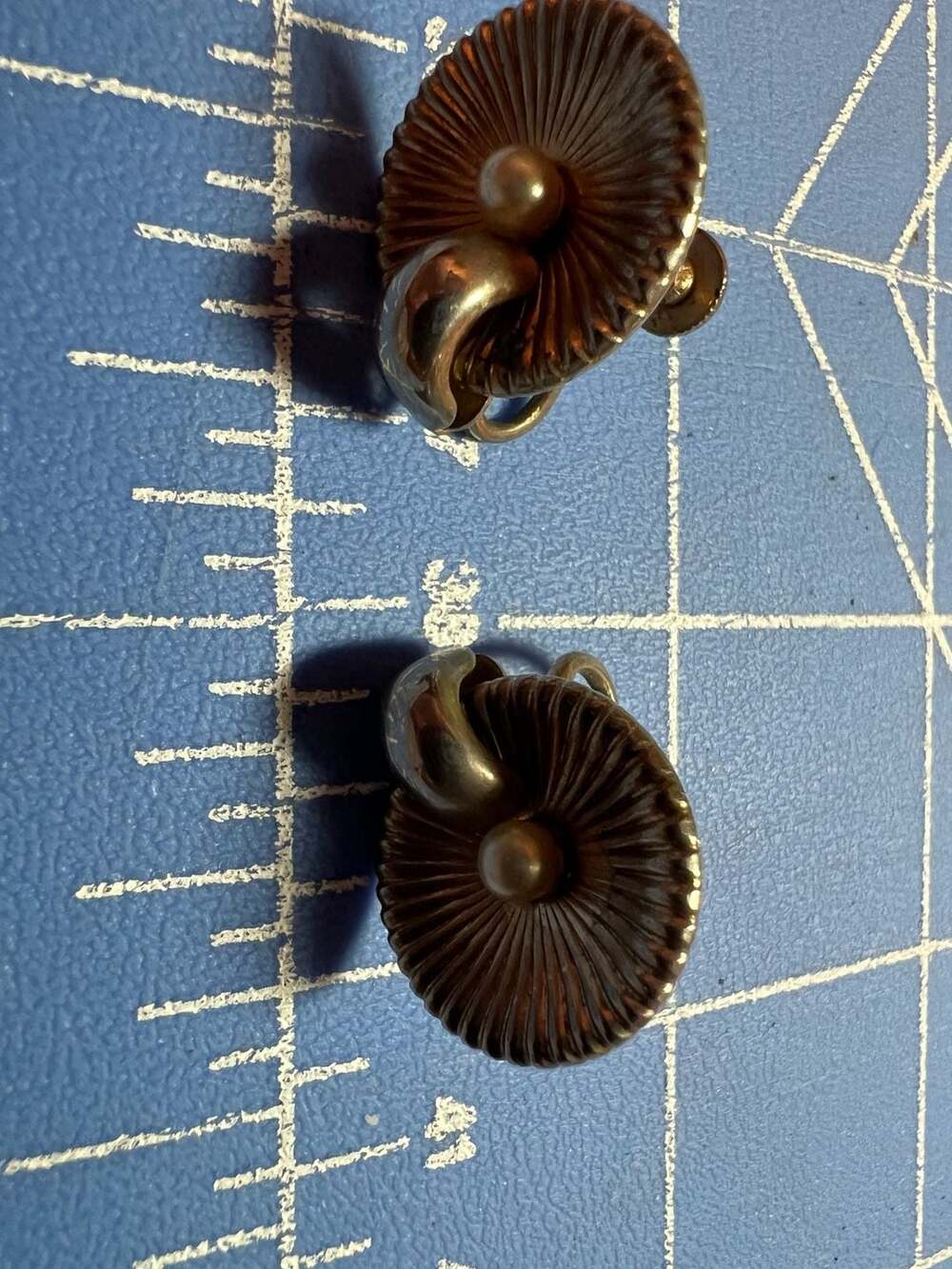 Alice Vintage Gold Tone Ribbed Shell Screw Back Earrings with Faux Pearl Center